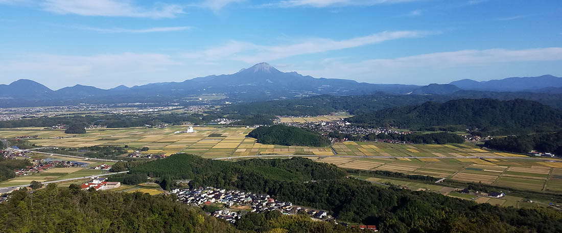 鳥取県西伯郡南部町 母塚山（はつかさん）頂上から臨む大山