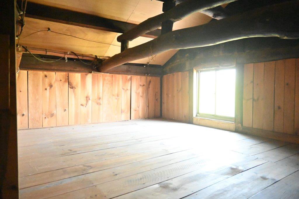 母屋小屋裏収納１.JPG