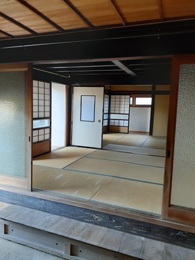 玄関側和室
